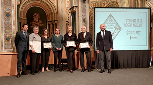 junto algunos de los premiados junto algunos de los premiados